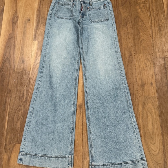 Alice + Olivia Jeans - Picture 1 of 4